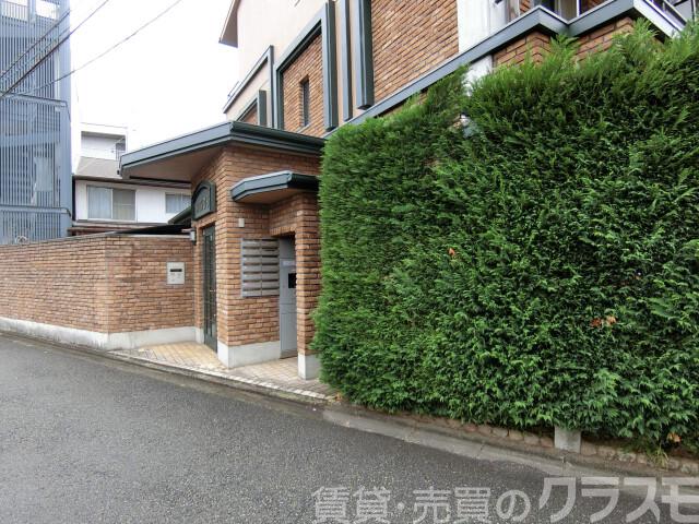 28/30 エントランス