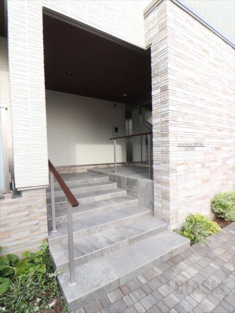 22/30 エントランス