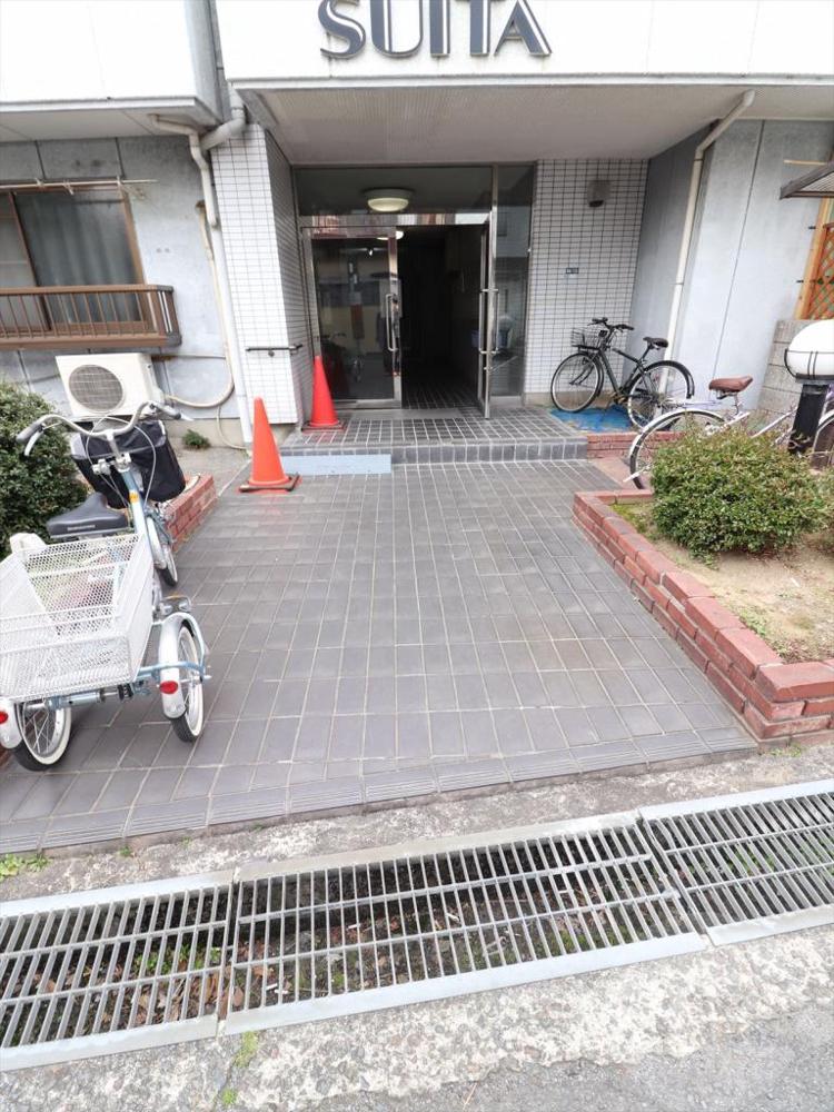 22/30 エントランス