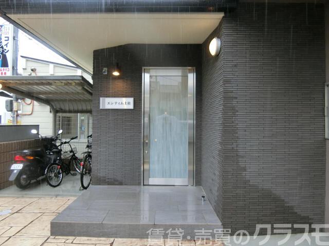 28/30 エントランス