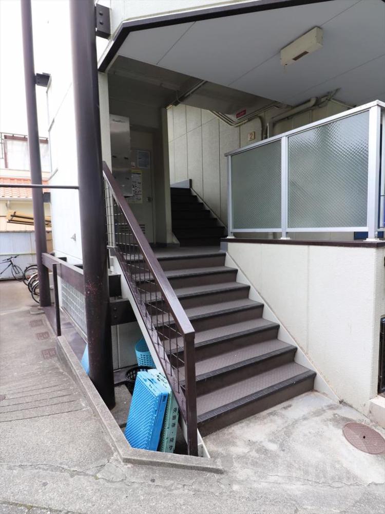 22/30 エントランス