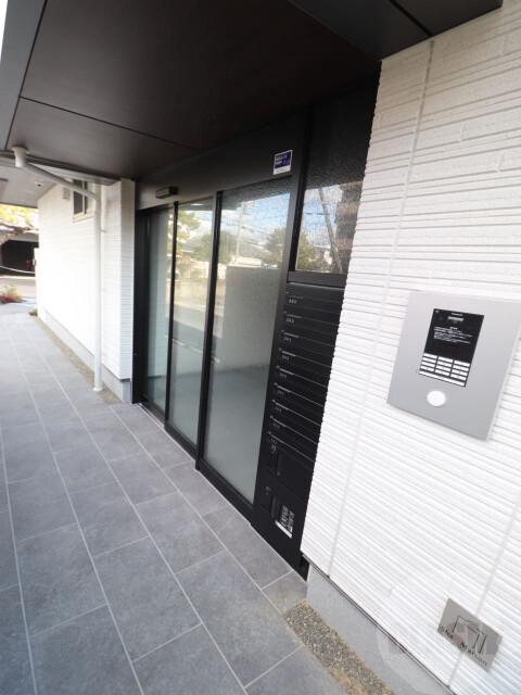 22/30 エントランス