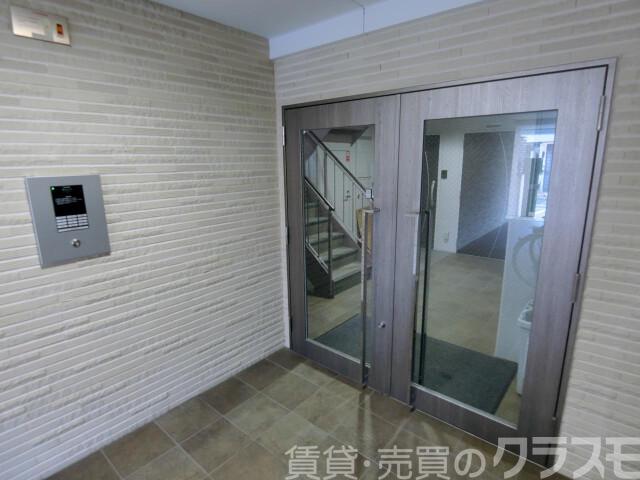 28/30 エントランス