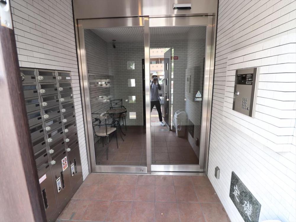 22/30 エントランス