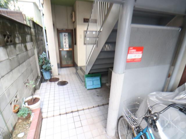 22/30 エントランス