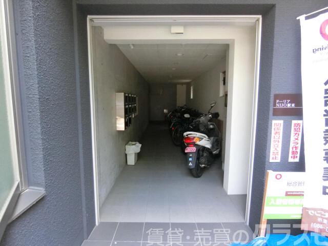 28/30 エントランス