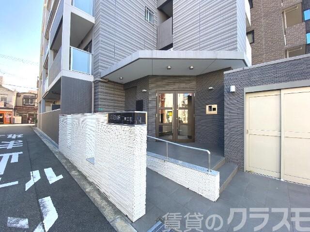 21/26 エントランス