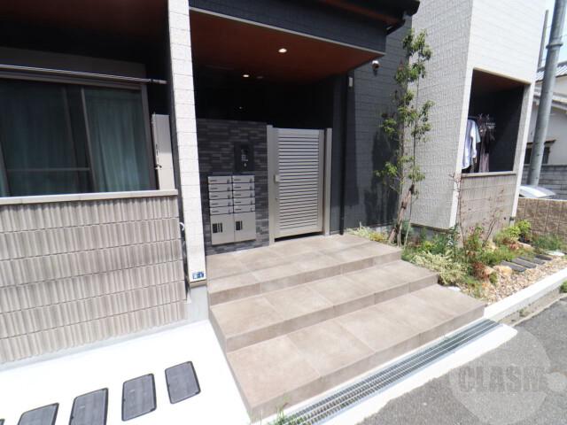 22/30 エントランス