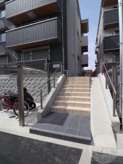 22/30 エントランス