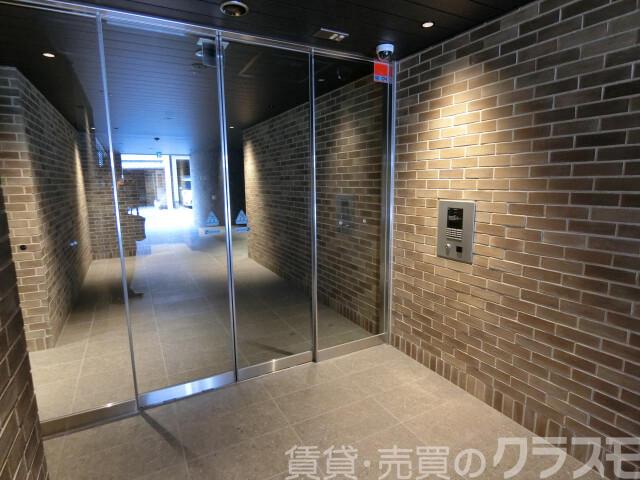 28/30 エントランス