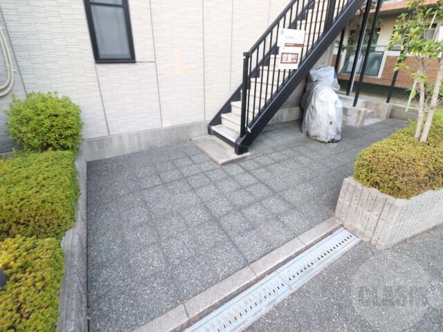 22/30 エントランス