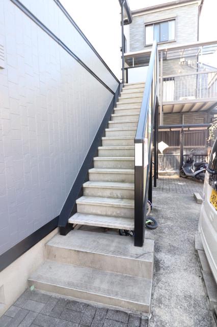 22/28 エントランス