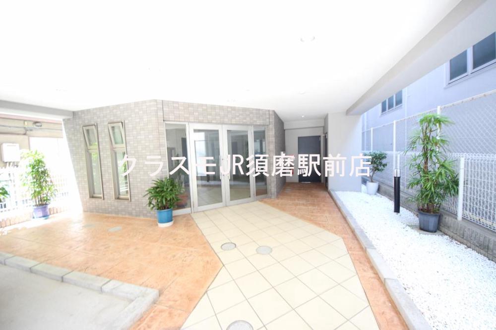 18/26 エントランス