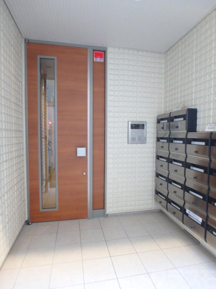 23/30 エントランス