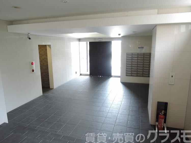 28/30 エントランス