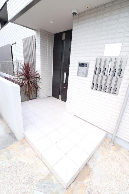 21/30 エントランス