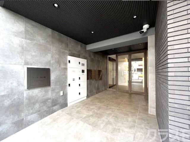 27/30 エントランス