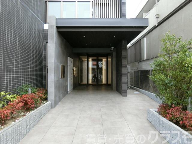 28/30 エントランス