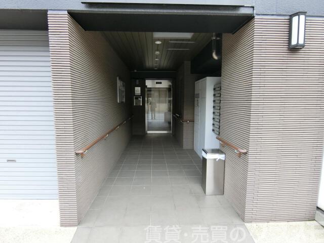 28/30 エントランス