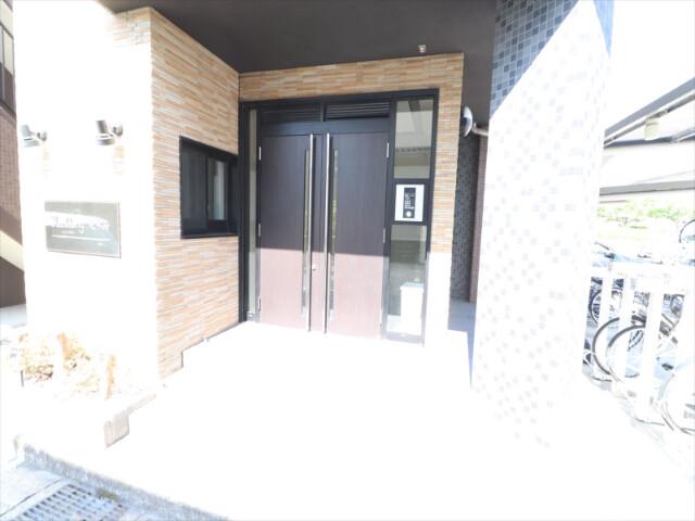 22/30 エントランス