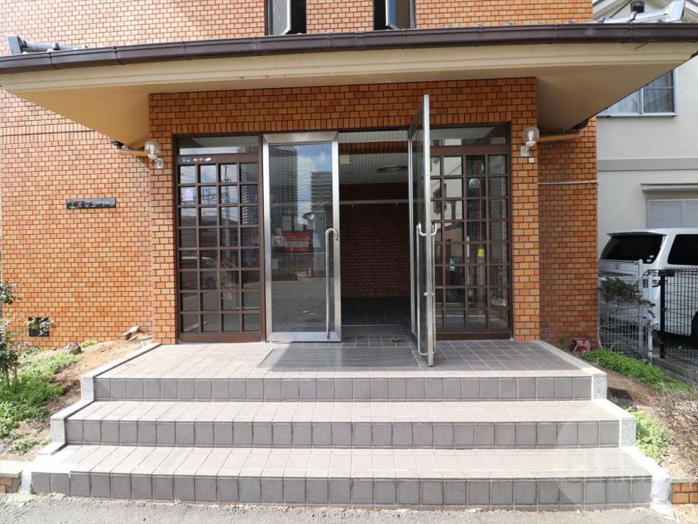 22/30 エントランス