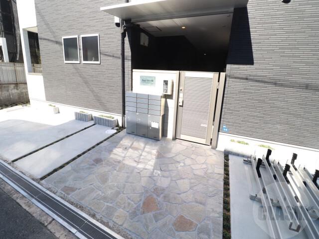 22/30 エントランス