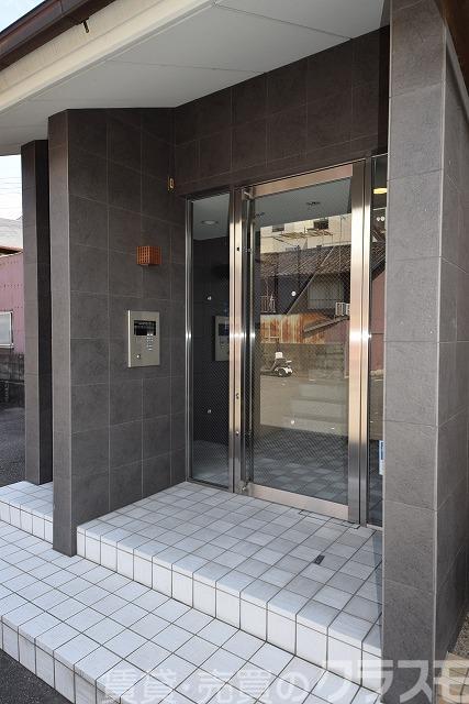 30/30 エントランス