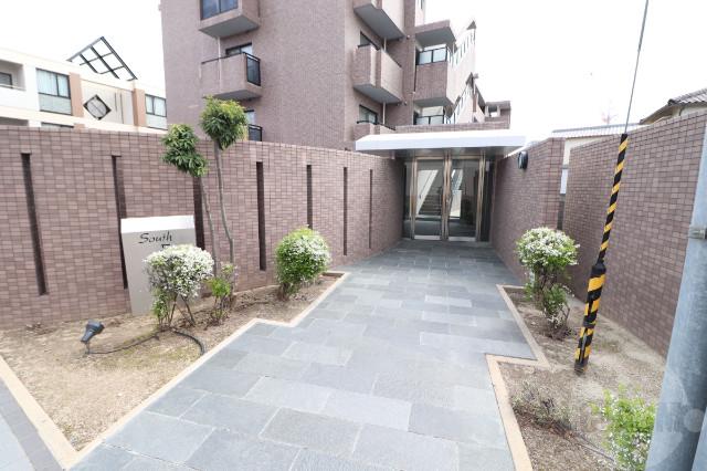 22/30 エントランス