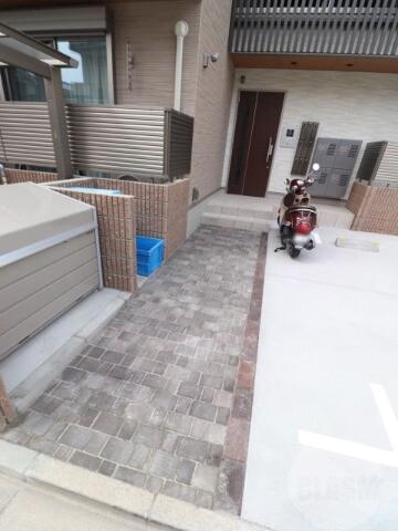 22/30 エントランス