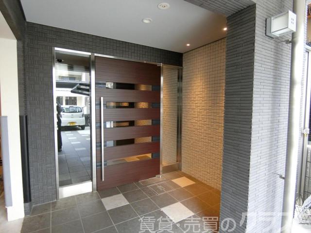 28/30 エントランス