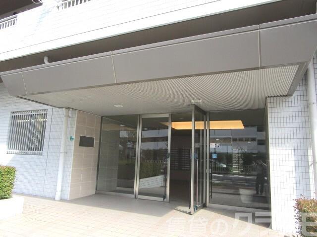 24/30 エントランス