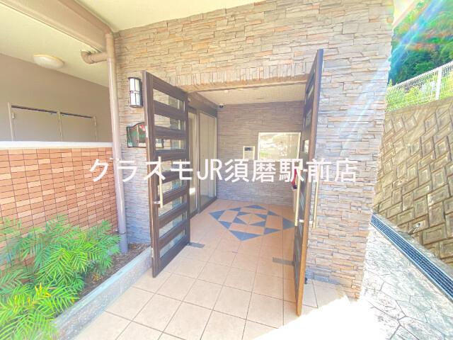 19/30 エントランス