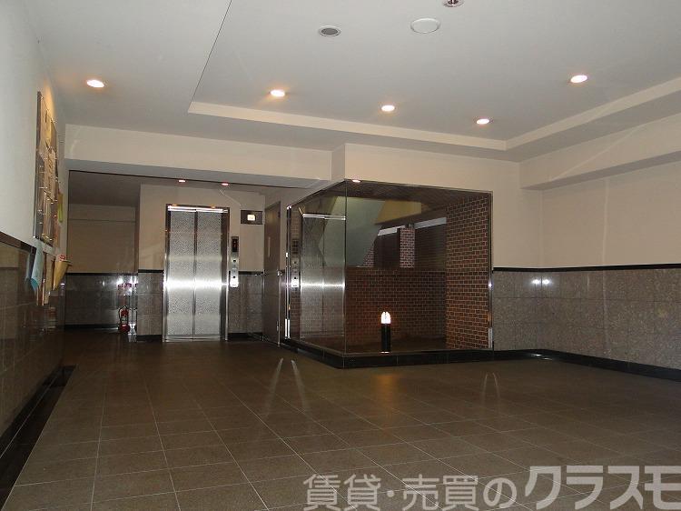 28/30 エントランス