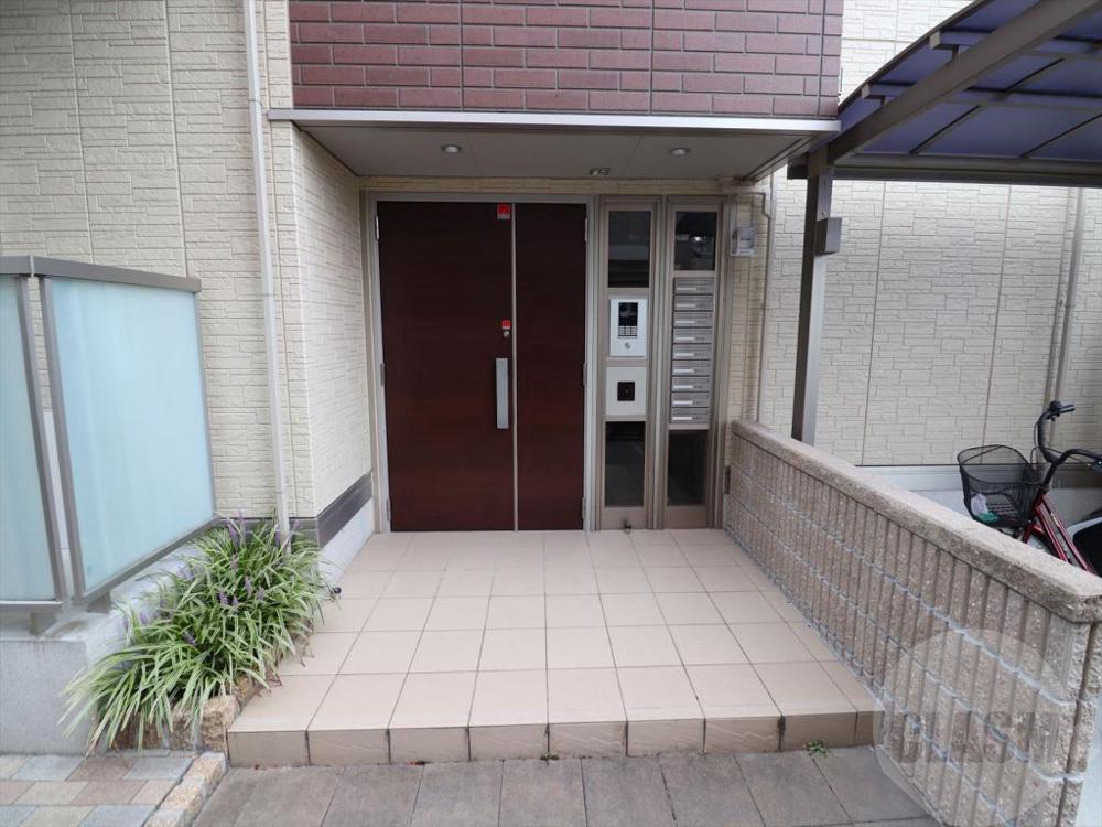 22/30 エントランス