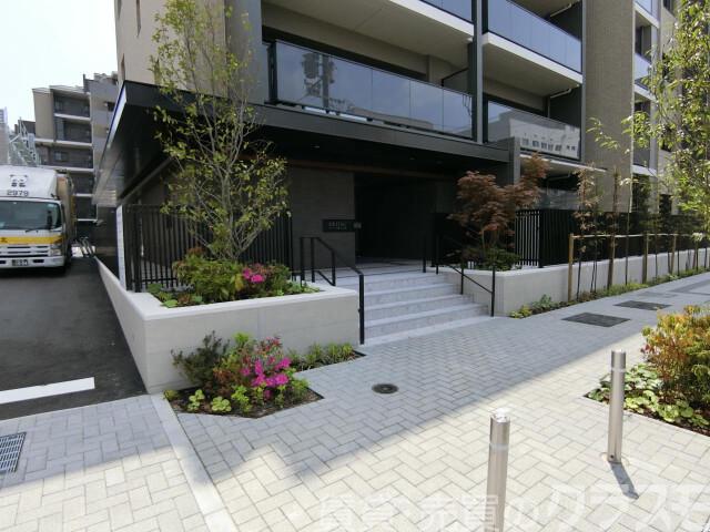 27/30 エントランス