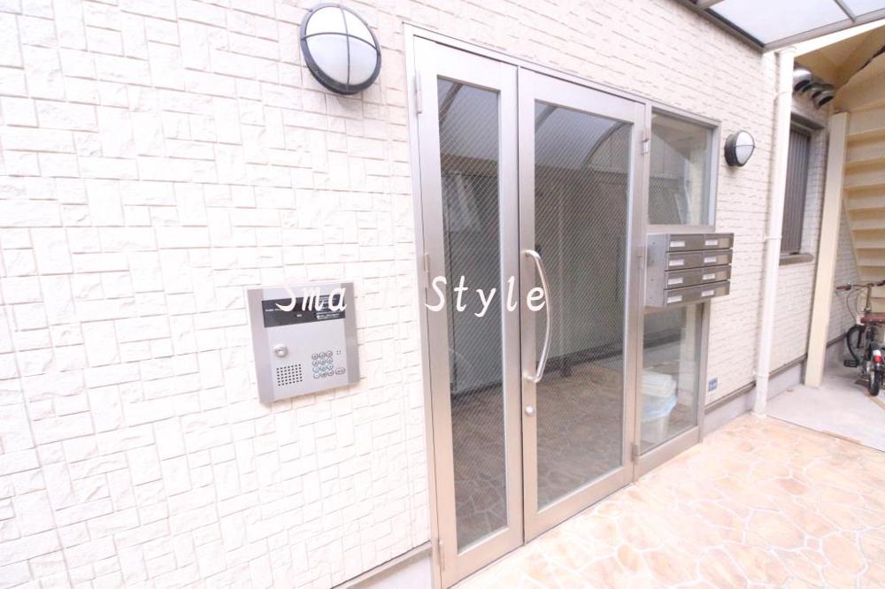 27/30 エントランス