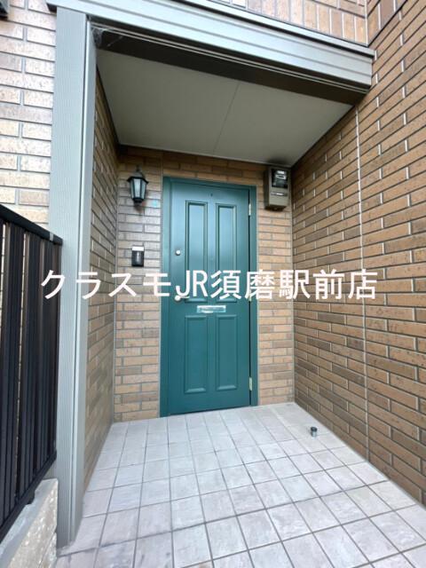 27/30 エントランス