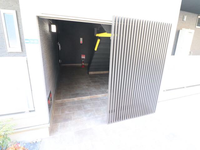 22/30 エントランス