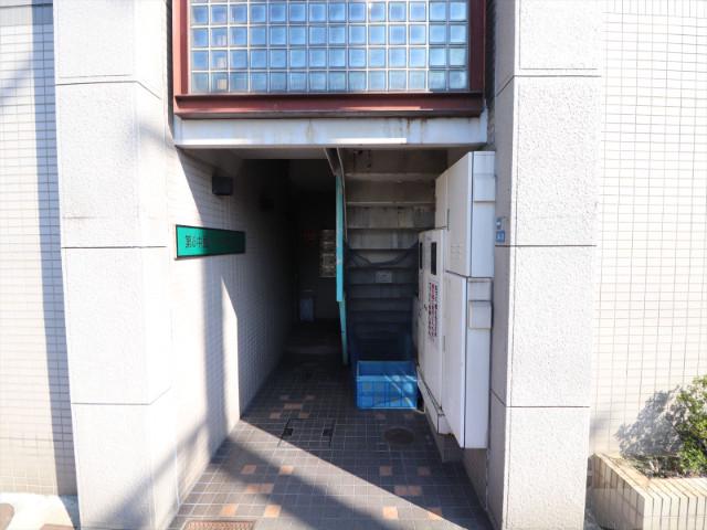 22/30 エントランス