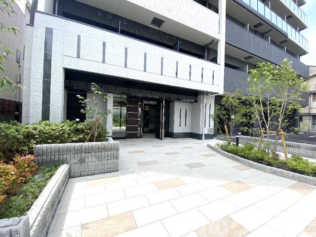 27/30 エントランス