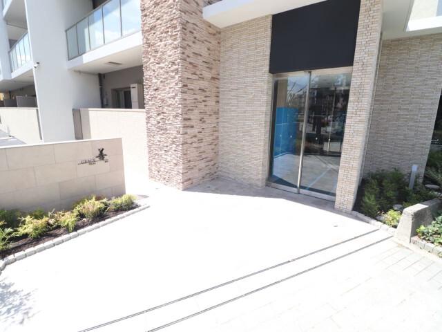 22/30 エントランス