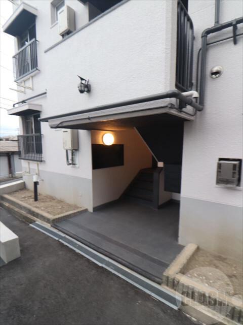 22/30 エントランス