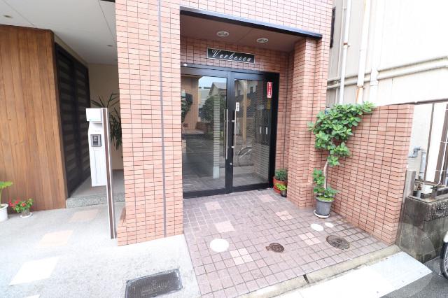 22/30 エントランス