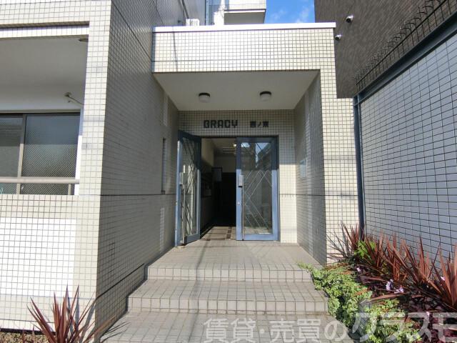 28/30 エントランス