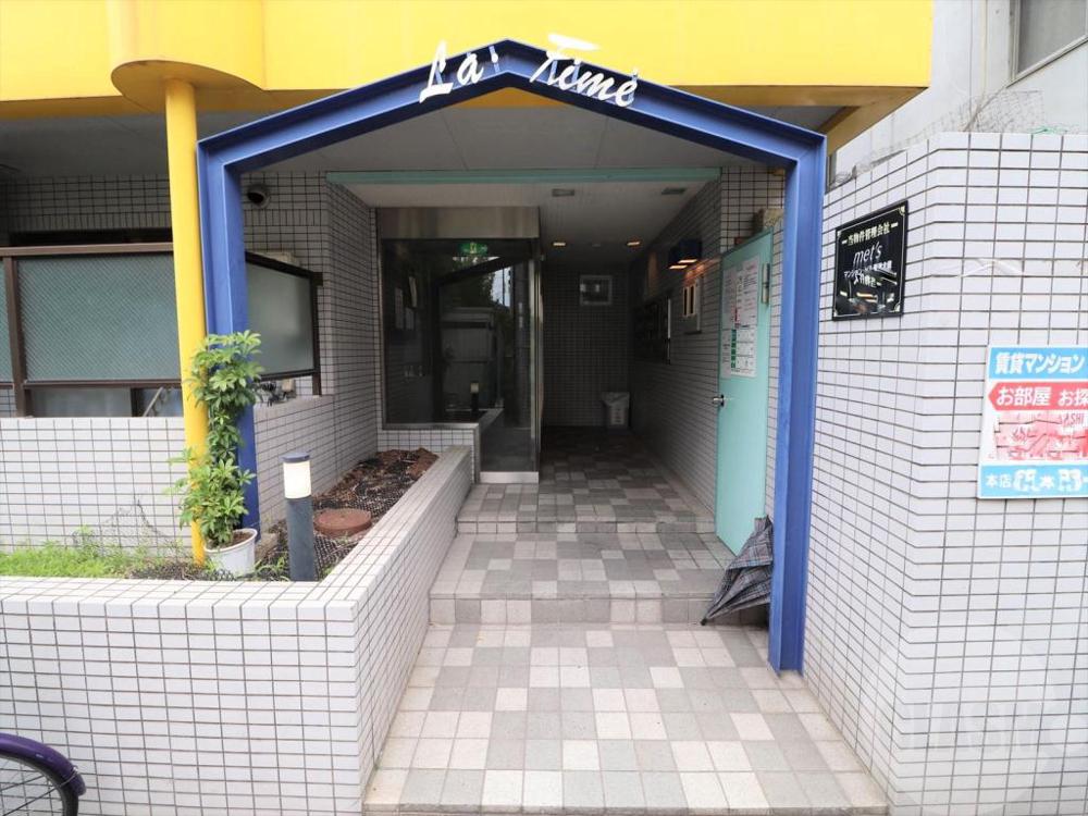 22/30 エントランス