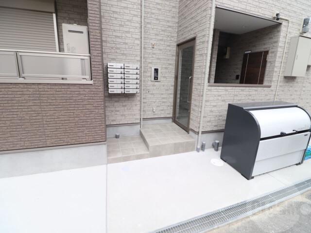 22/30 エントランス