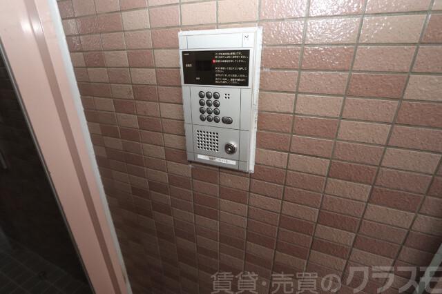 20/21 エントランス