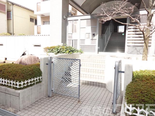 23/29 エントランス