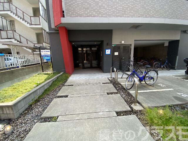 16/21 エントランス