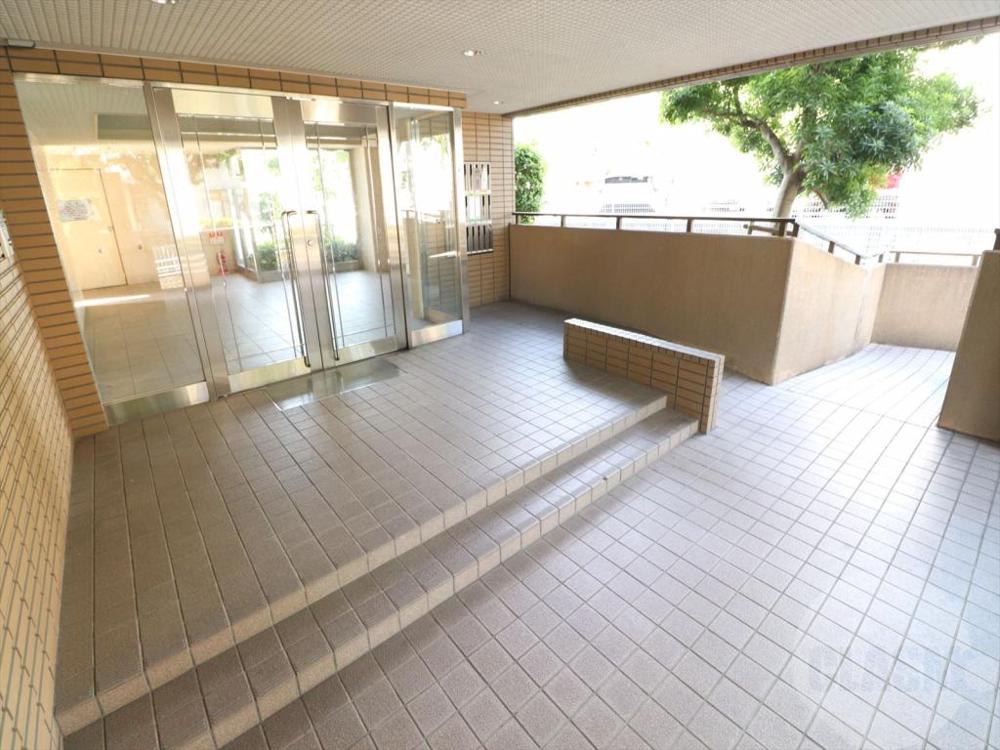 22/30 エントランス